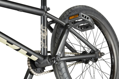 Close-up of Dana’s rear wheel, pedal, and chain highlights its street style and pro-level performance details.